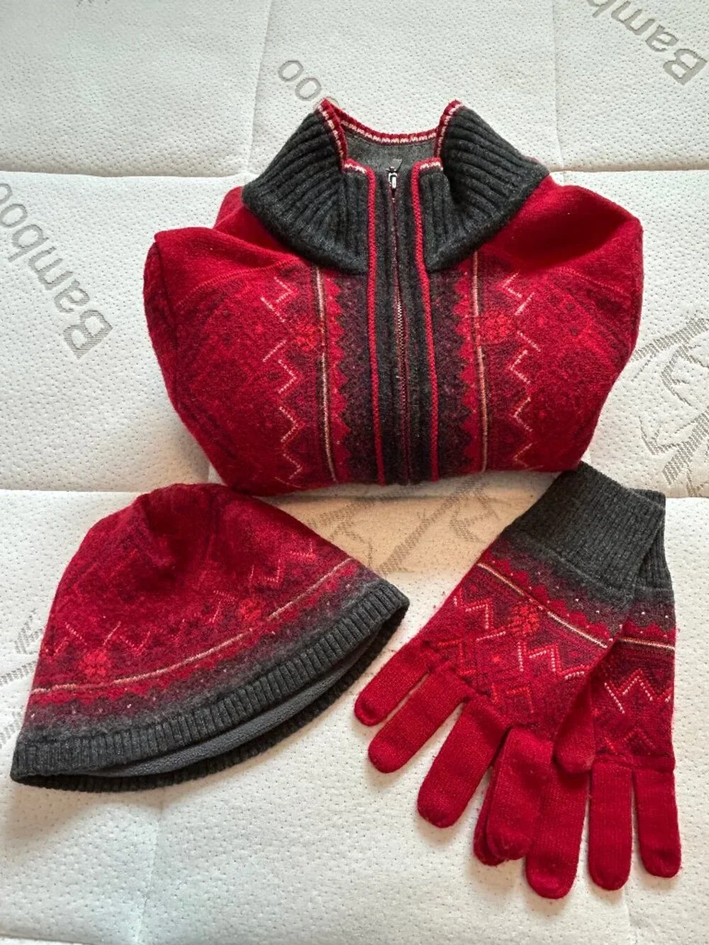 EDDIE BAUER WOMEN'S 4-PIECE WOOL SWEATER SET SIZE M RED/GRAY/BLACK
